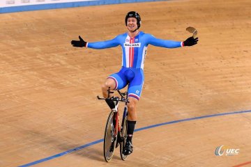 Dráhová cyklistika patří v Japonsku mezi bojové sporty, říká Superman Bábek